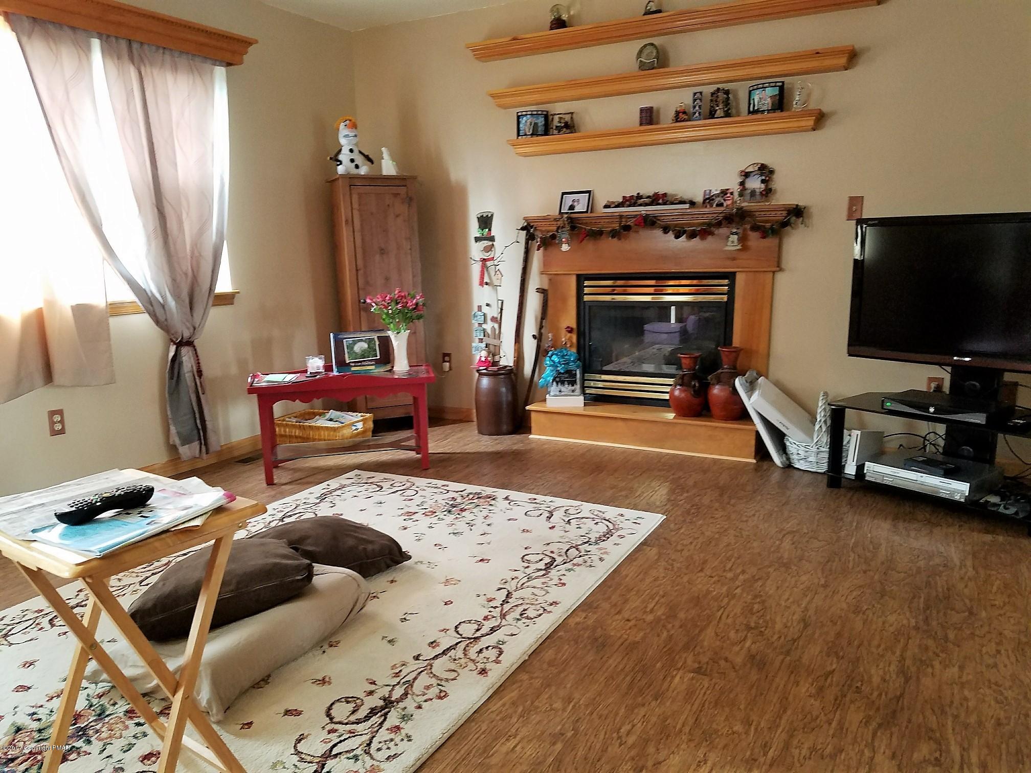 5107 Pine Ridge Road North East Stroudsburg, PA 18302 - Photo 2 of 18 5107 living room