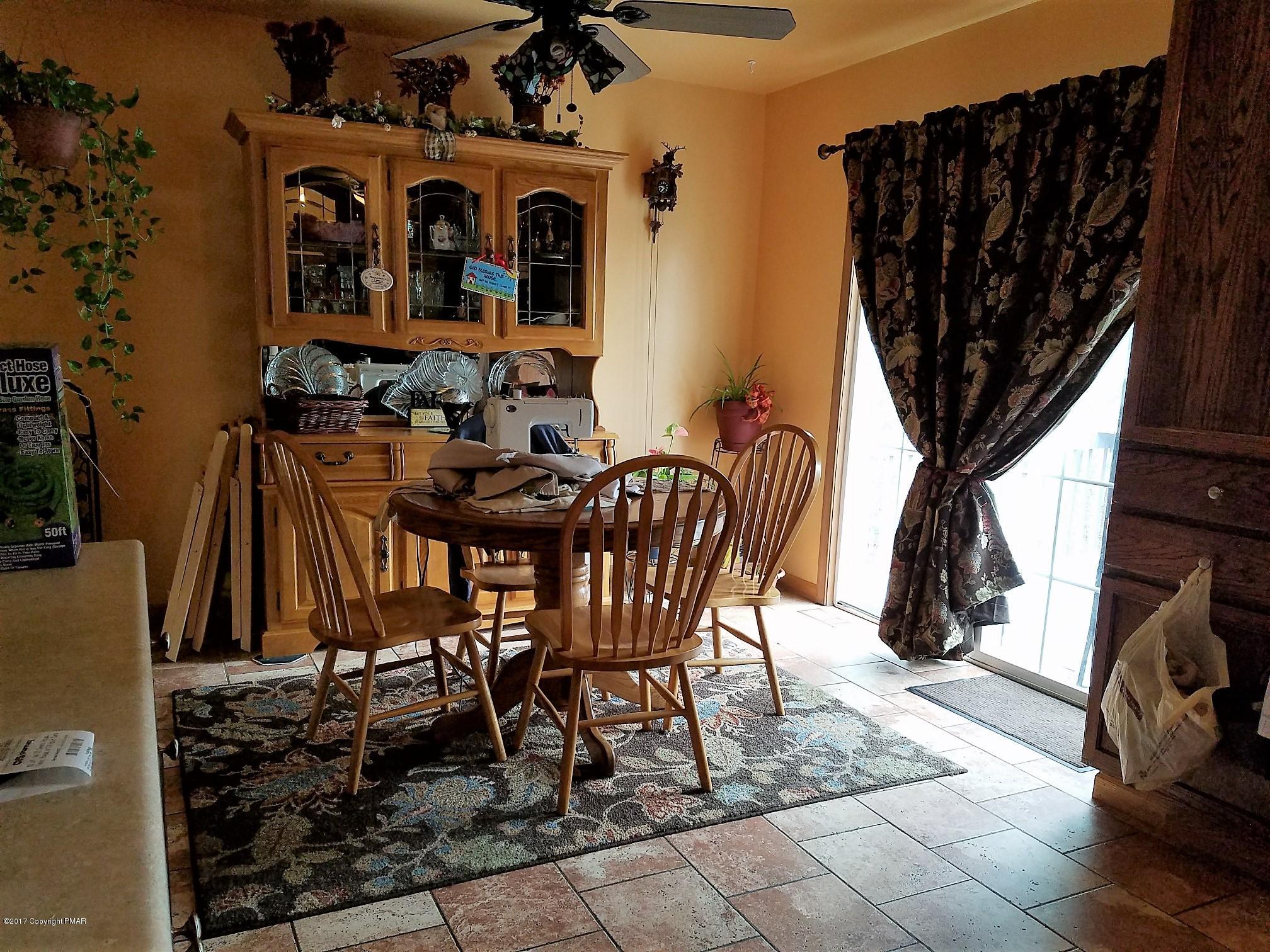 5107 Pine Ridge Road North East Stroudsburg, PA 18302 - Photo 3 of 18 5107 Dining area