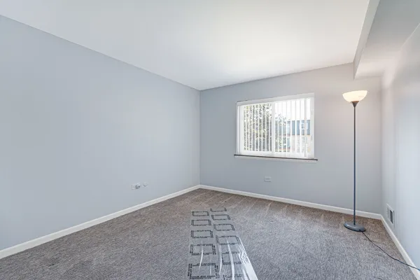 $2,000 | 9446 Bay Colony Drive, Unit 2S, Des Plaines, IL 60016