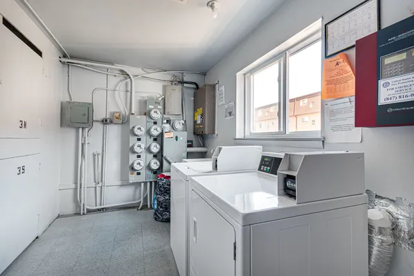 $2,000 | 9446 Bay Colony Drive, Unit 2S, Des Plaines, IL 60016