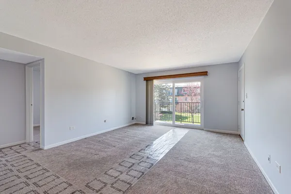 $2,000 | 9446 Bay Colony Drive, Unit 2S, Des Plaines, IL 60016