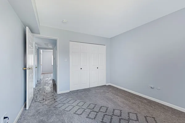 $2,000 | 9446 Bay Colony Drive, Unit 2S, Des Plaines, IL 60016