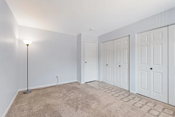 $2,000 | 9446 Bay Colony Drive, Unit 2S, Des Plaines, IL 60016