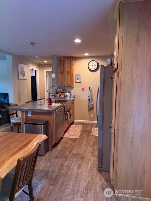 94 Grafton Road Wauconda, WA 98859 - Photo 20 of 37 a large kitchen with a table and chairs