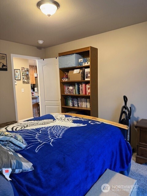 94 Grafton Road Wauconda, WA 98859 - Photo 35 of 37 a bedroom with a bed and a book shelf