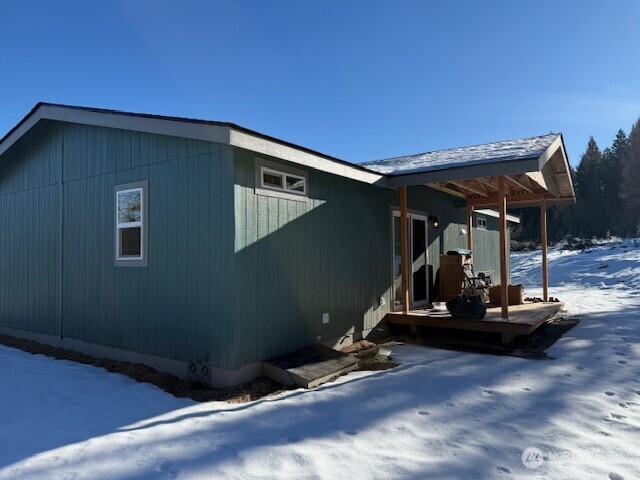 94 Grafton Road Wauconda, WA 98859 - Photo 6 of 37 a view of a room with gym equipment