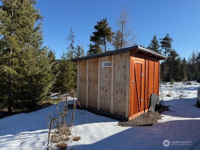 94 Grafton Road Wauconda, WA 98859 - Photo 9 of 37 a backyard of a house with table and chairs