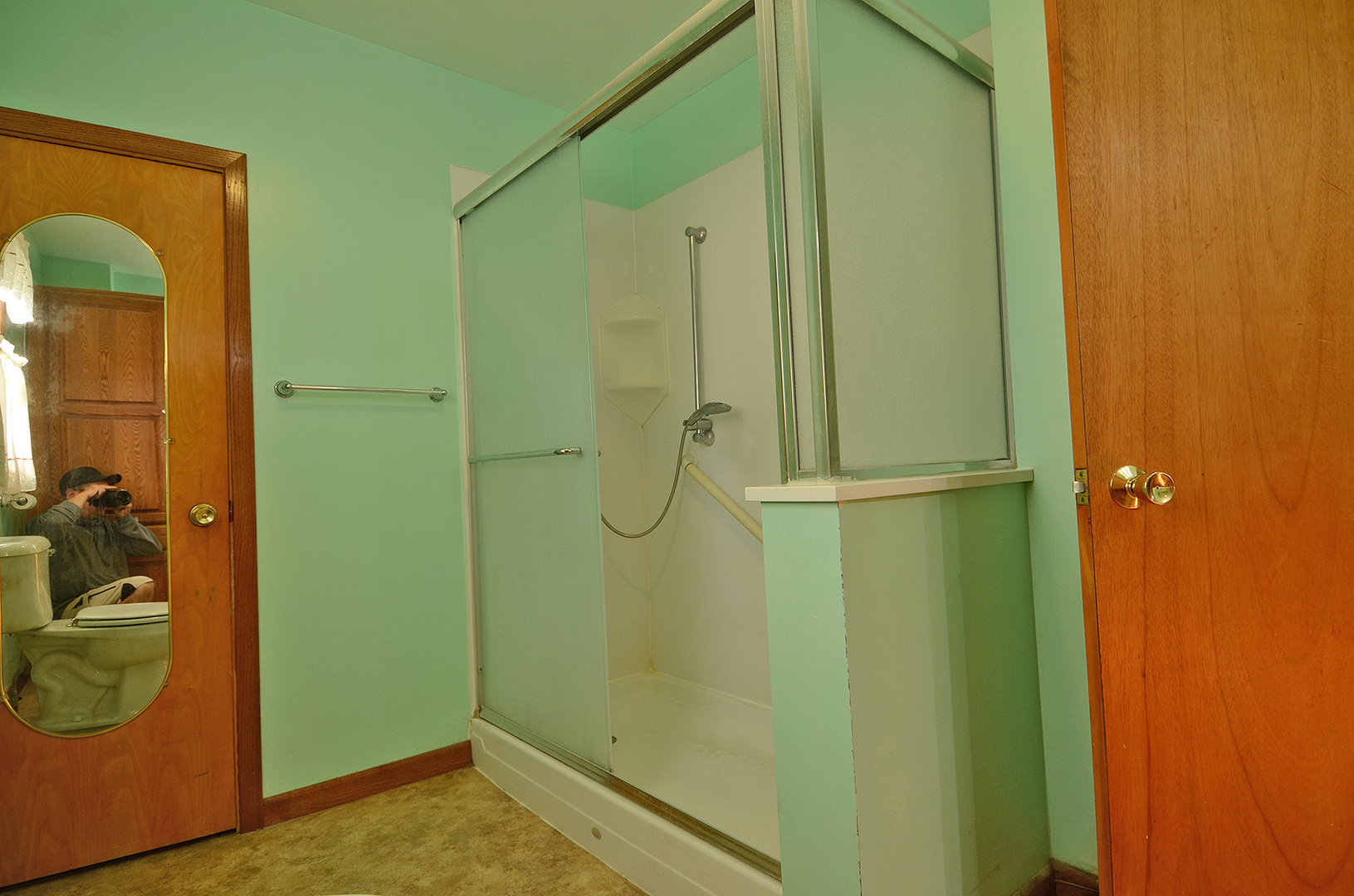 708 Lundy Street Streator, IL 61364 - Photo 14 of 21 a bathroom with a shower