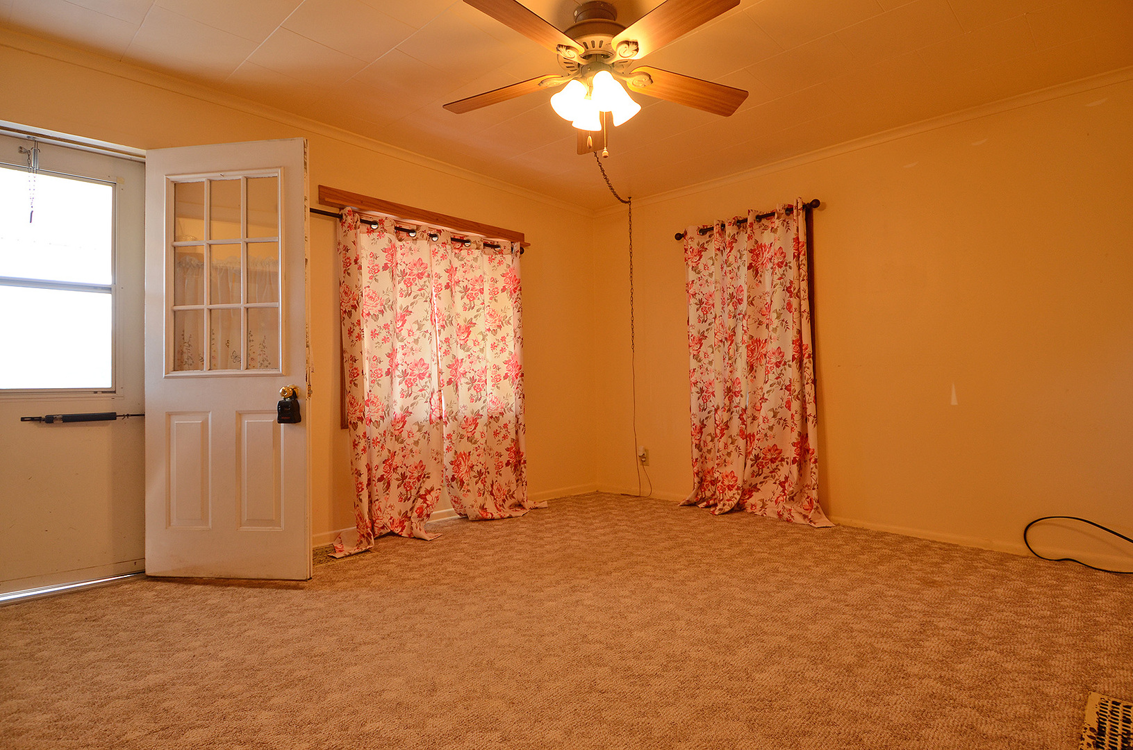 708 Lundy Street Streator, IL 61364 - Photo 9 of 21 an empty room with windows and fan