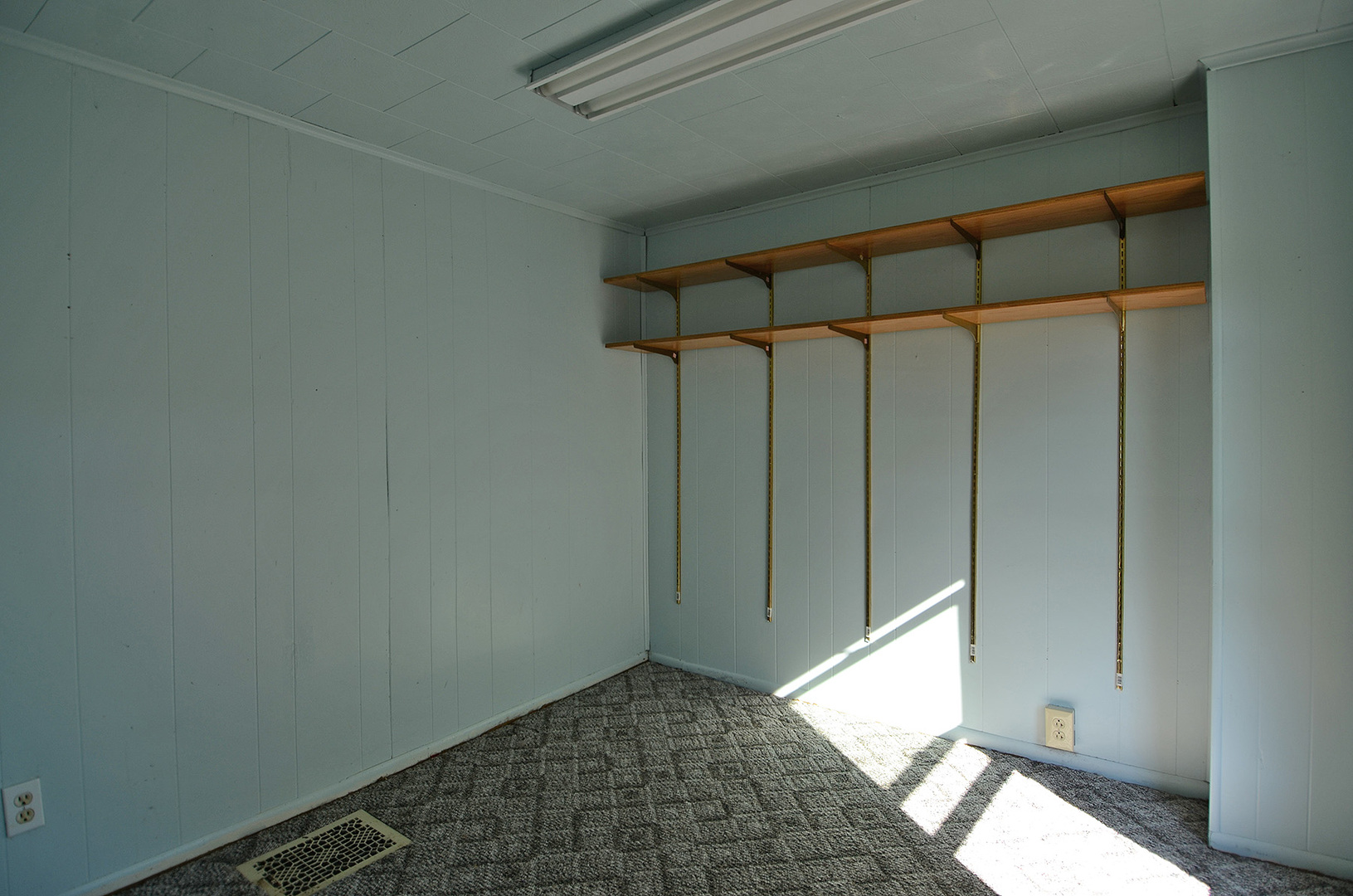 708 Lundy Street Streator, IL 61364 - Photo 10 of 21 a view of a bathroom