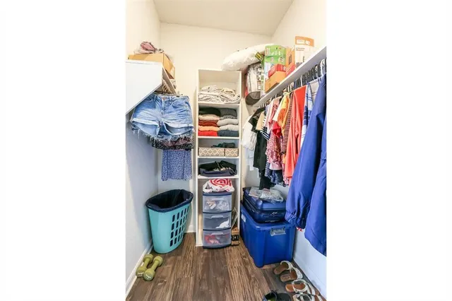 a view of entryway and workspace