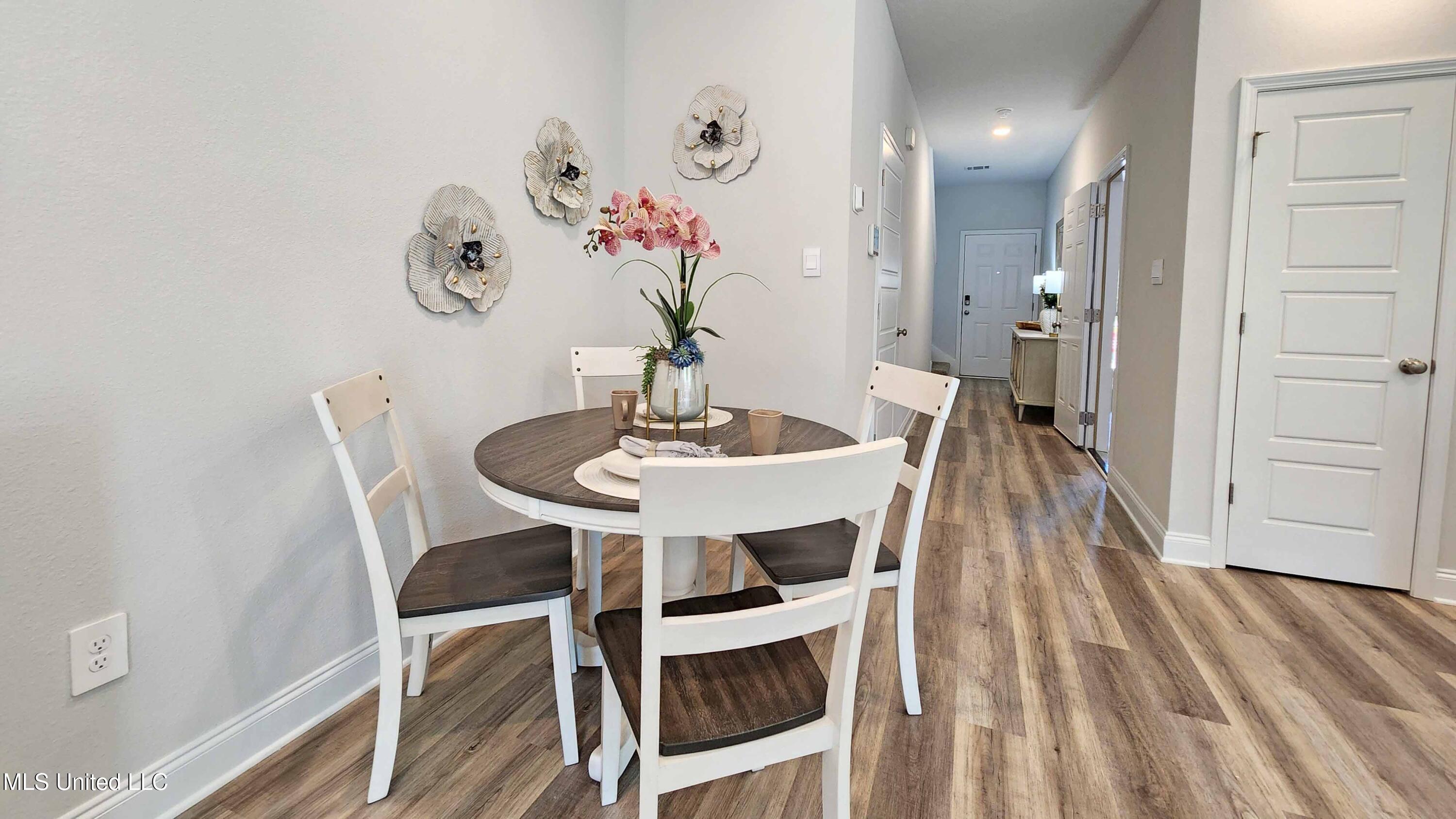 7828 Reagan Court Ocean Springs, MS 39564 - Photo 18 of 35 Breakfast Nook