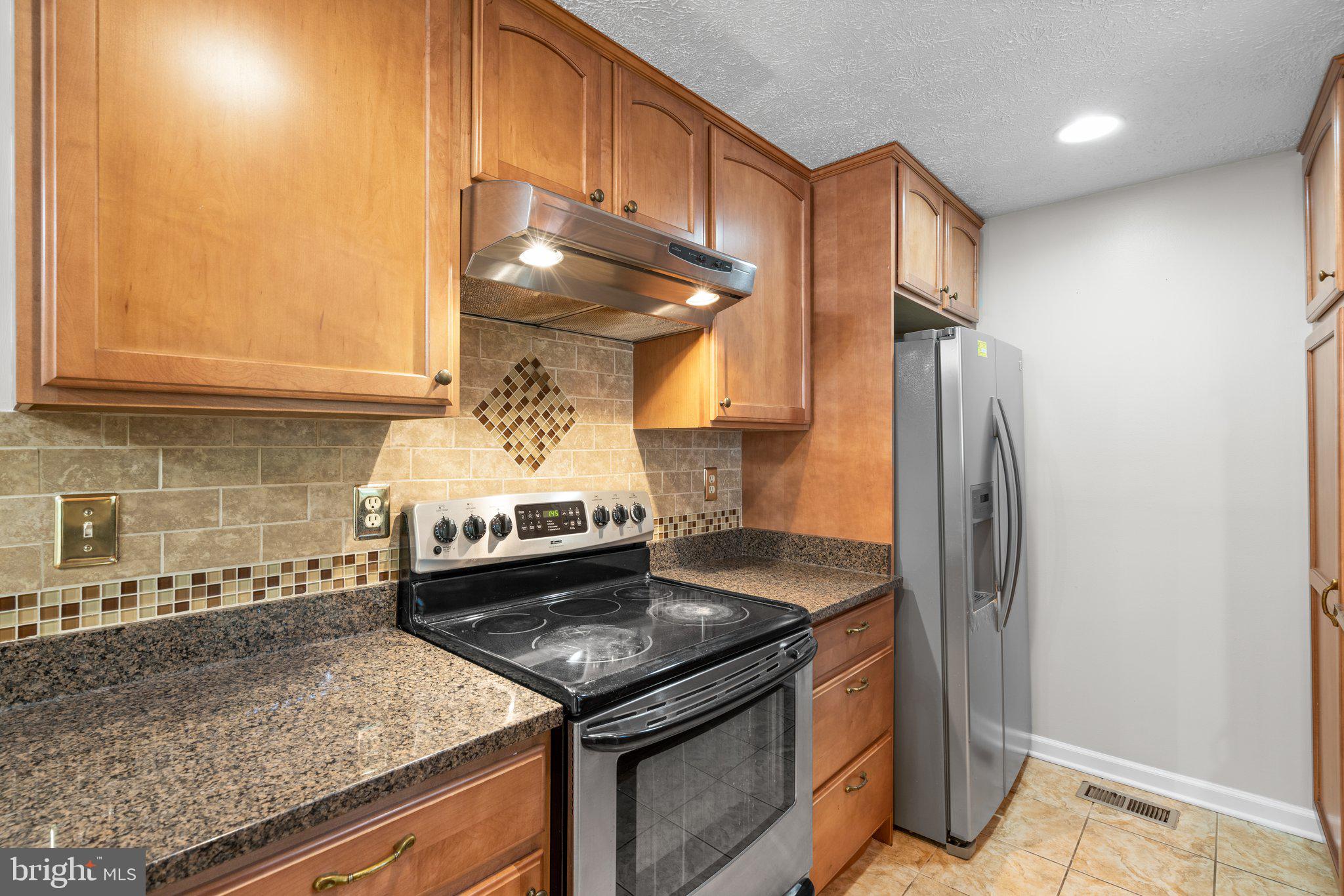 7348 Carved Stone Columbia, MD 21045 - Photo 7 of 55 Kitchen w/ Granite Countertops