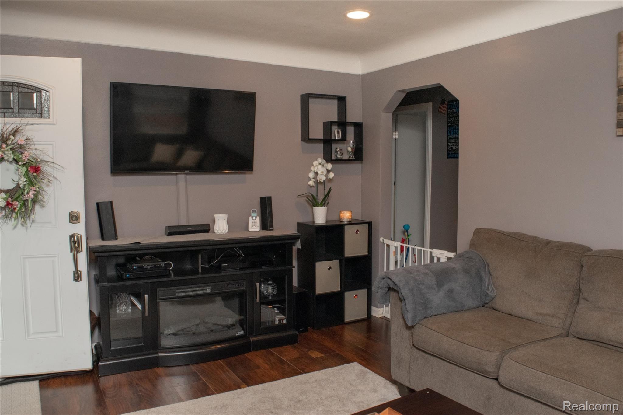 9640 Ruth Avenue Allen Park, MI 48101 - Photo 4 of 18 DSC_0187.jpg
