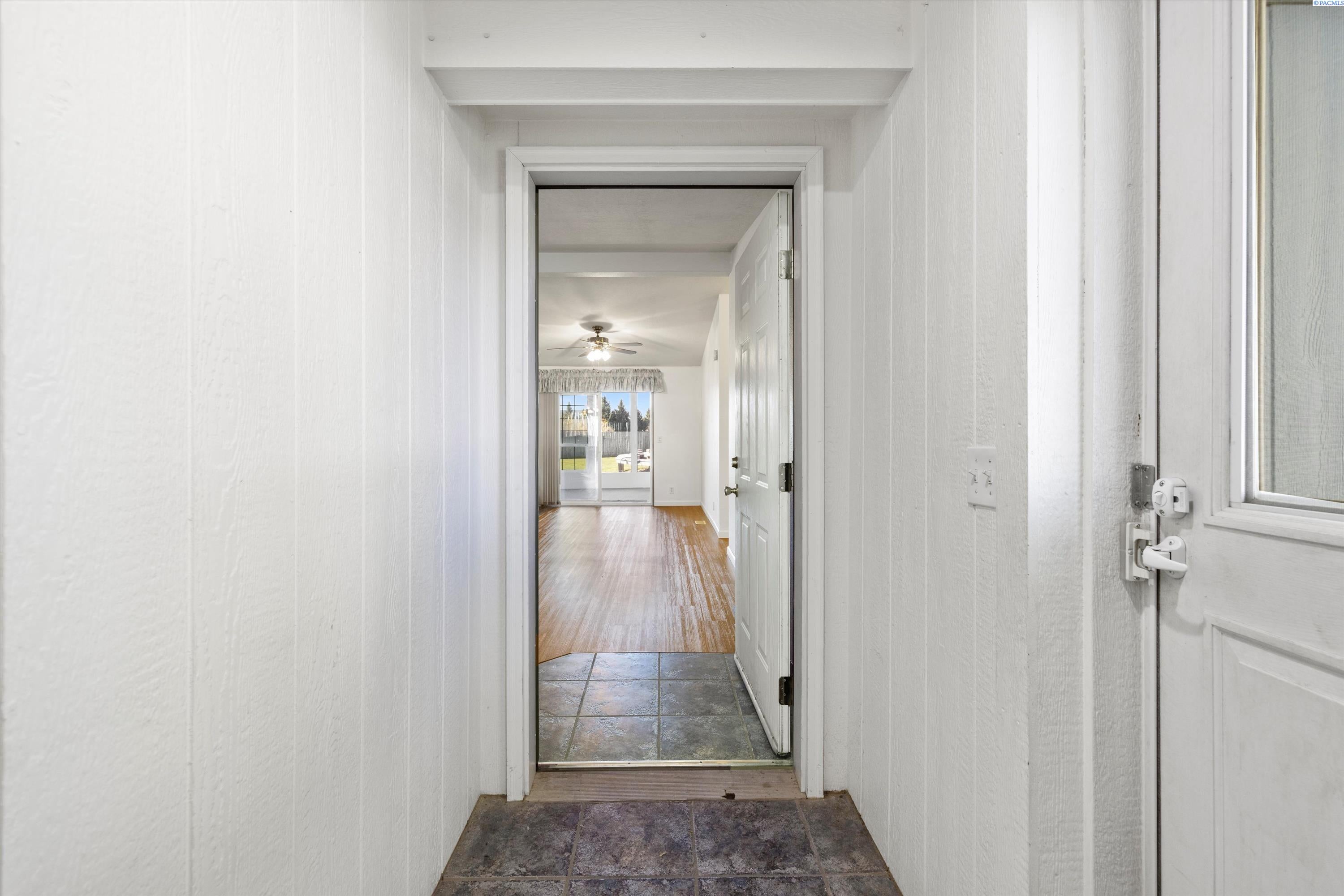 207805 East Finley Road Kennewick, WA 99337 - Photo 9 of 46 Gallery Image 9