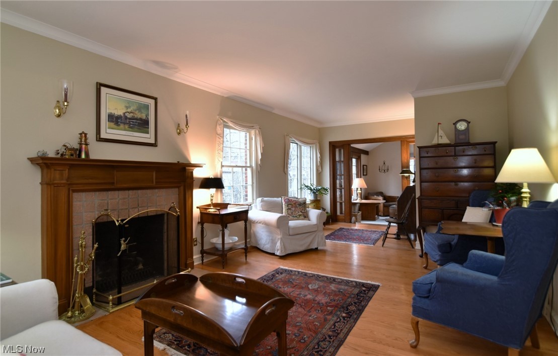 3712 Traver Road Beachwood, OH 44122 - Photo 6 of 43 Generous Living room w/ newer wide oak floors