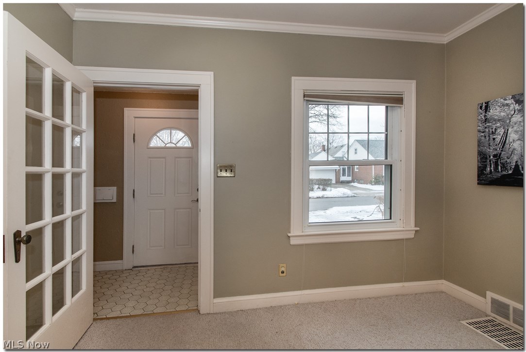 4149 Ardmore Road Cleveland, OH 44121 - Photo 3 of 35