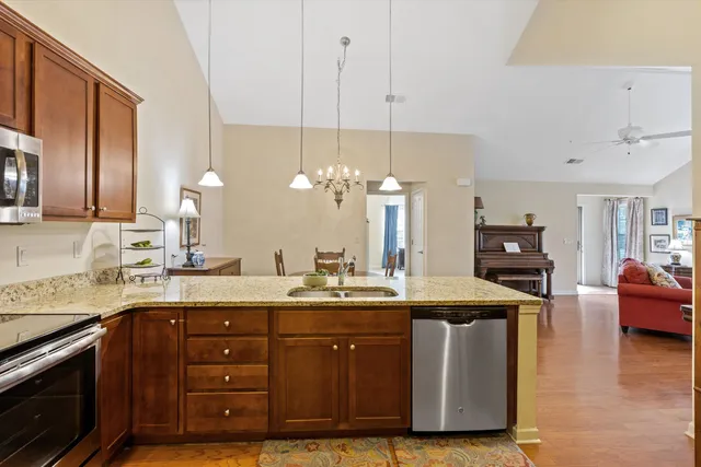 $425,000 | 761 East Stonevillage Drive, Unit 21, Collierville, TN 38017