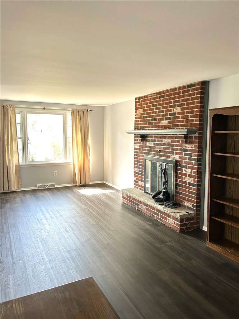 105 Rondelay Drive Cheektowaga, NY 14227 - Photo 14 of 34 LIVINGROOM