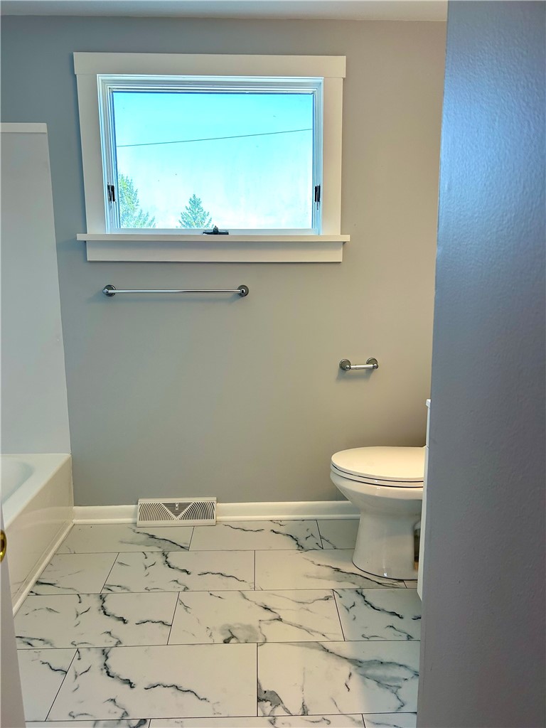 105 Rondelay Drive Cheektowaga, NY 14227 - Photo 15 of 34 2ND FLOOR BATHROOM
