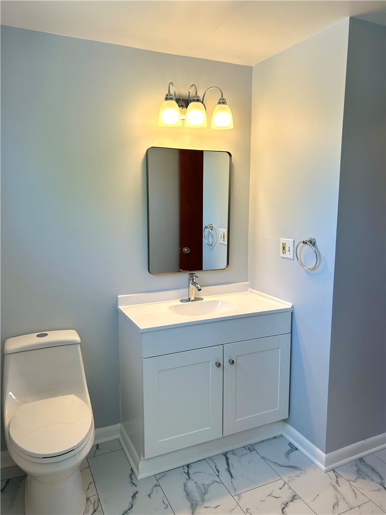 105 Rondelay Drive Cheektowaga, NY 14227 - Photo 16 of 34 2ND FLOOR BATHROOM