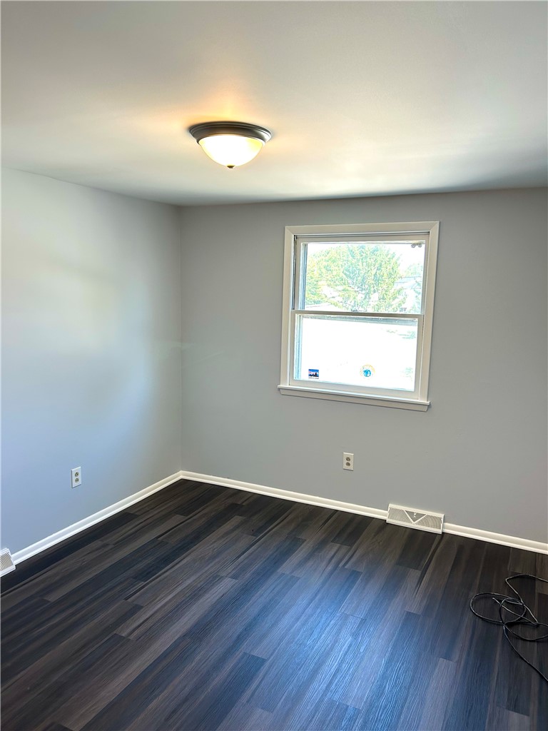 105 Rondelay Drive Cheektowaga, NY 14227 - Photo 21 of 34 2ND FL BEDROOM 3