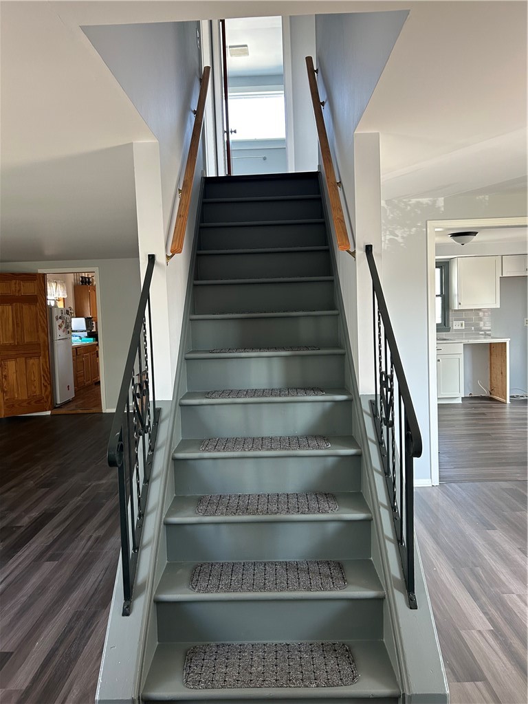 105 Rondelay Drive Cheektowaga, NY 14227 - Photo 4 of 34 FRONT STAIRCASE