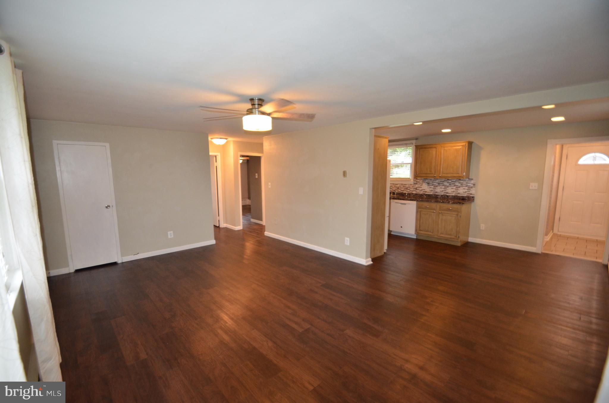 7701 Carter Road Sykesville, MD 21784 - Photo 18 of 24 Living Room