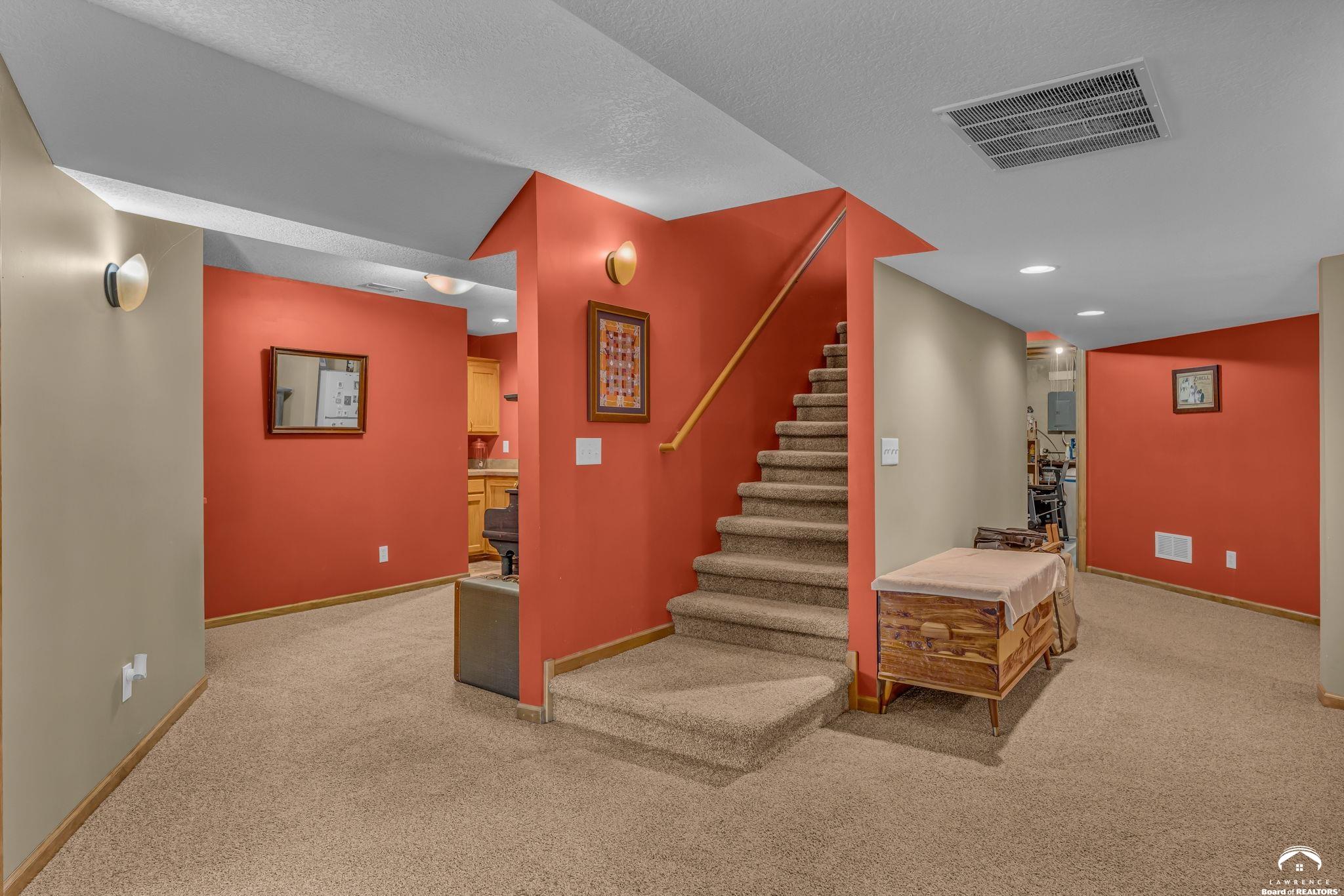 995 East 1549th Road Lawrence, KS 66046 - Photo 40 of 79 Gallery Image 40