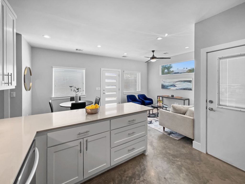 6902 Carver Avenue, Unit B Austin, TX 78752 - Photo 13 of 38