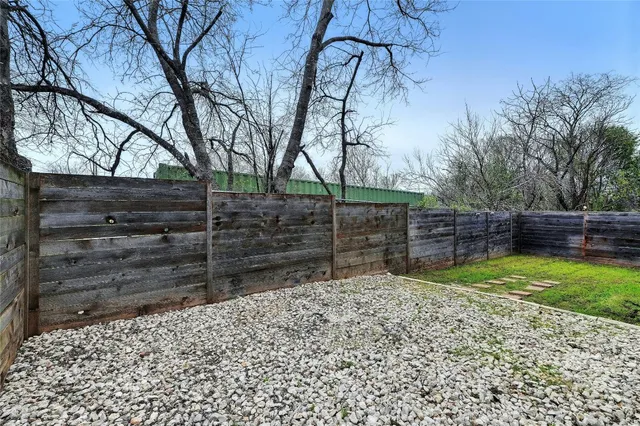 a view of backyard of the house