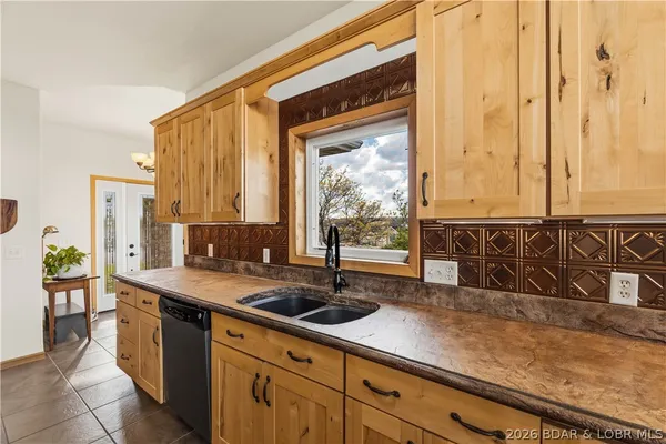 $659,900 | 22 Great Escapes Lane, Camdenton, MO 65020