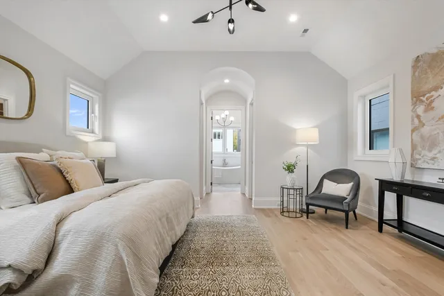 $1,899,999 | 518 North Oakley Boulevard, Chicago, IL 60612