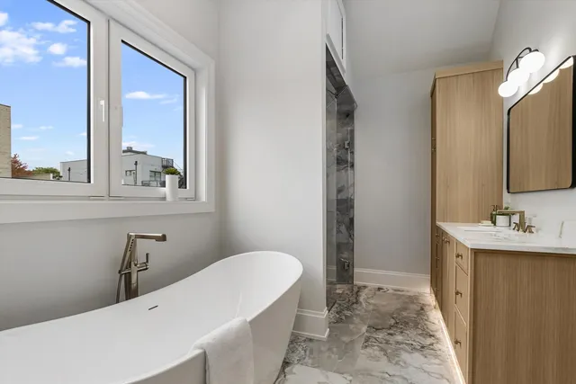 $1,899,999 | 518 North Oakley Boulevard, Chicago, IL 60612