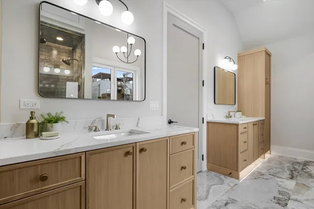 $1,899,999 | 518 North Oakley Boulevard, Chicago, IL 60612