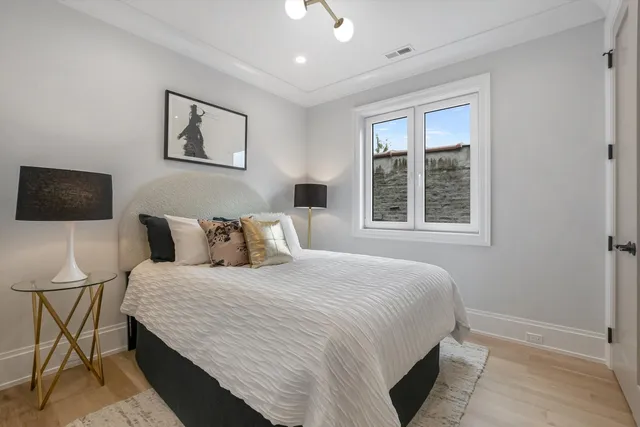 $1,899,999 | 518 North Oakley Boulevard, Chicago, IL 60612