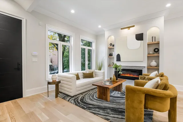 $1,899,999 | 518 North Oakley Boulevard, Chicago, IL 60612