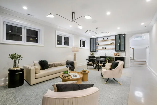 $1,899,999 | 518 North Oakley Boulevard, Chicago, IL 60612