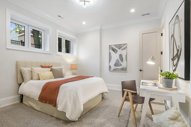 $1,899,999 | 518 North Oakley Boulevard, Chicago, IL 60612