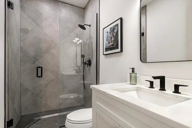 $1,899,999 | 518 North Oakley Boulevard, Chicago, IL 60612