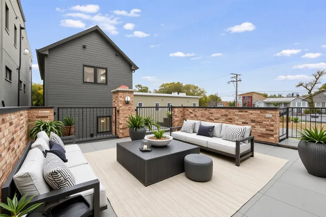 $1,899,999 | 518 North Oakley Boulevard, Chicago, IL 60612