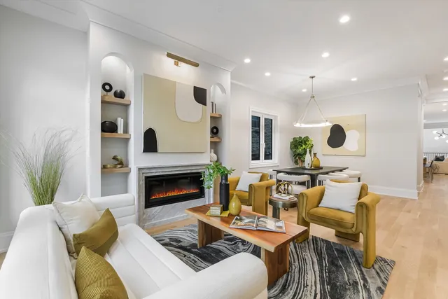 $1,899,999 | 518 North Oakley Boulevard, Chicago, IL 60612