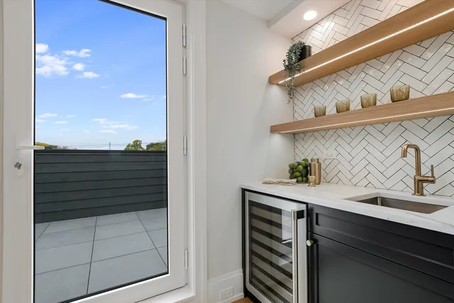 $1,899,999 | 518 North Oakley Boulevard, Chicago, IL 60612