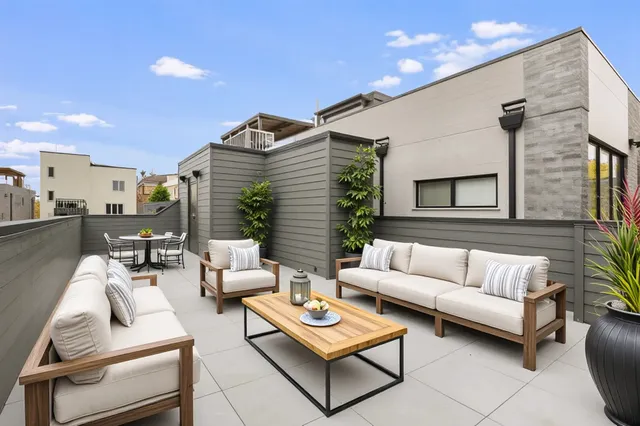 $1,899,999 | 518 North Oakley Boulevard, Chicago, IL 60612