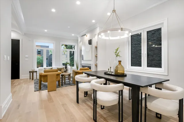 $1,899,999 | 518 North Oakley Boulevard, Chicago, IL 60612