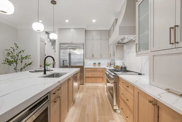 $1,899,999 | 518 North Oakley Boulevard, Chicago, IL 60612