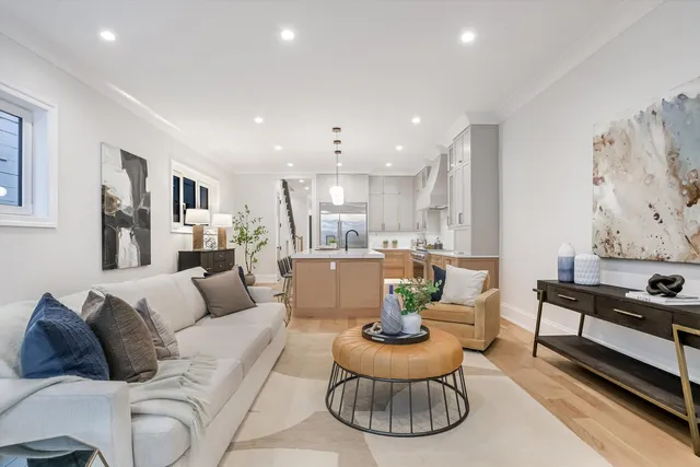 $1,899,999 | 518 North Oakley Boulevard, Chicago, IL 60612