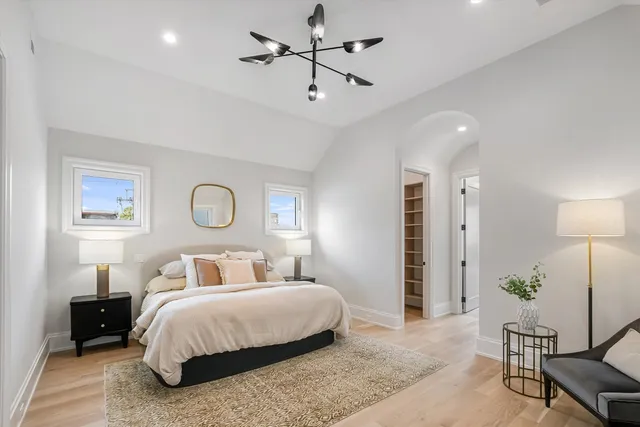 $1,899,999 | 518 North Oakley Boulevard, Chicago, IL 60612