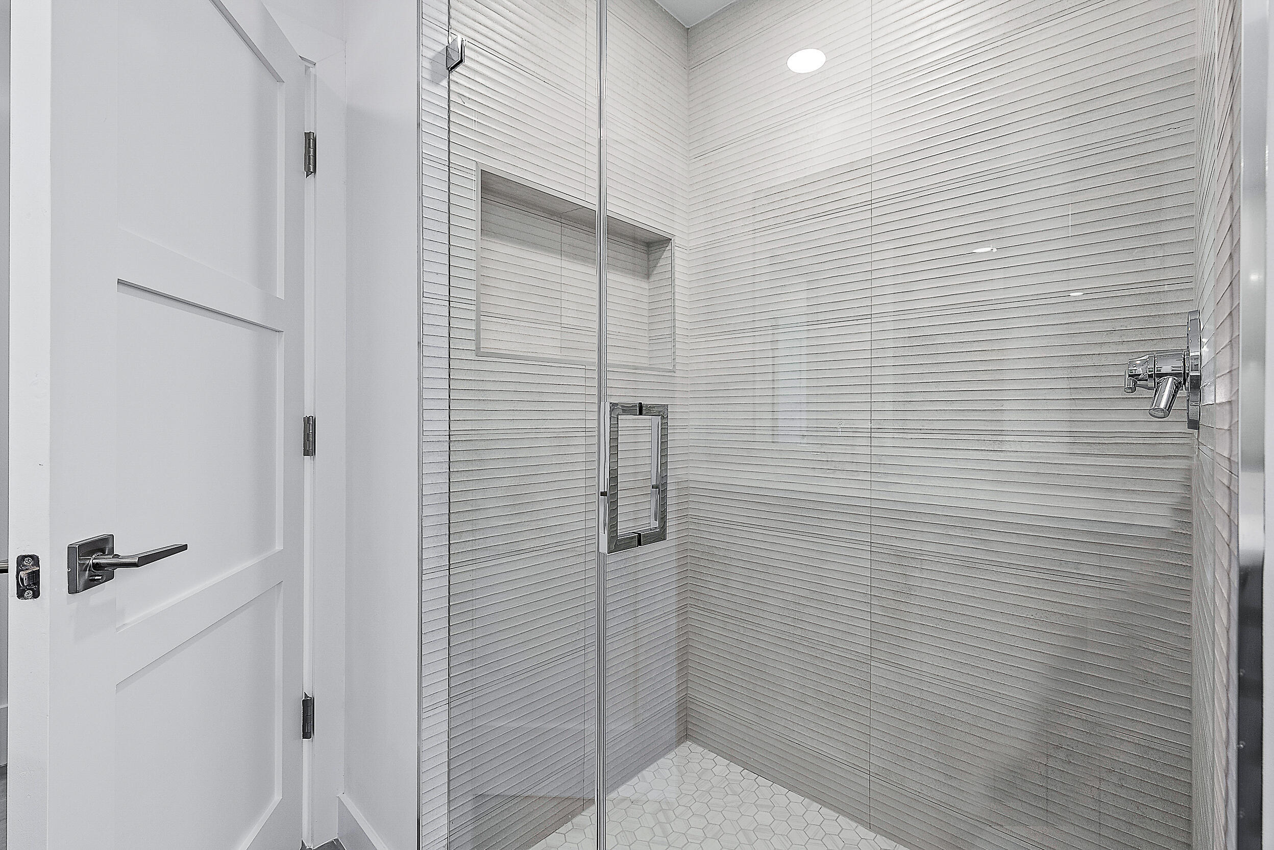 802 Captains Way Jupiter, FL 33477 - Photo 7 of 24 Guest Bath
