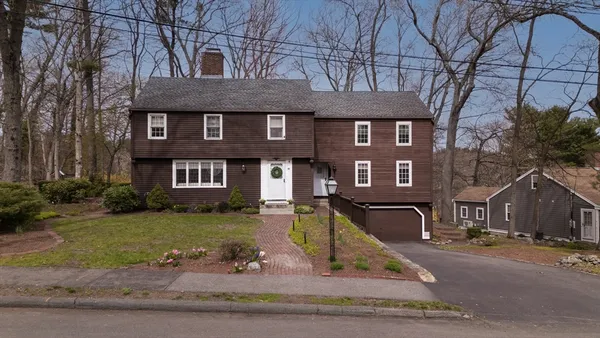 $1,200,000 | 16 Fernway, Lynnfield, MA 01940